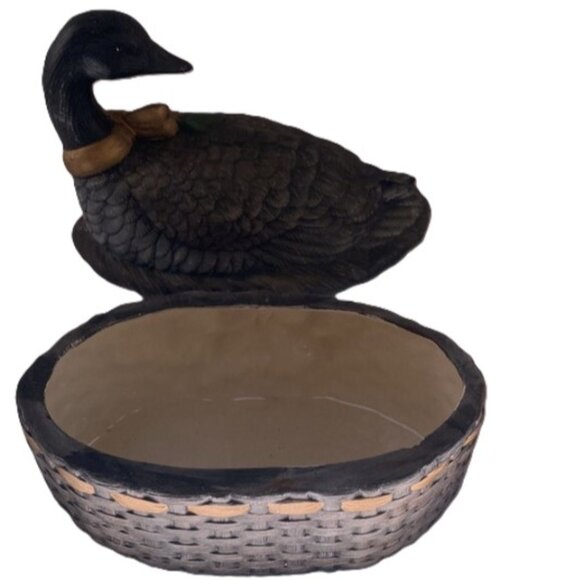 Canadian Goose Vintage Christmas Ceramic Candy Trinket Box 7.5 x 4 x 7 inches - Picture 3 of 15